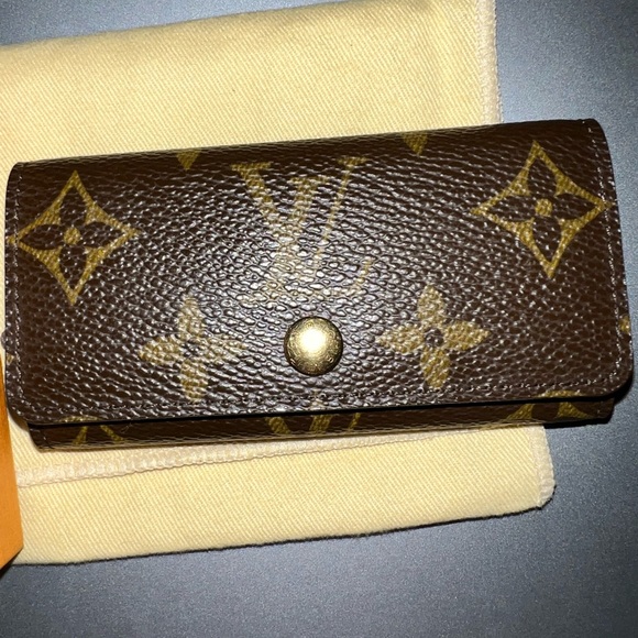 Authentic Louis Vuitton 4 key holder w/ authentication card. - Picture 2 of 10